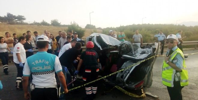 Kamyonetle otomobil kafa kafaya çarpıştı: 2 yaralı